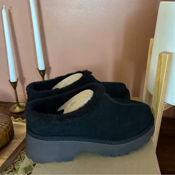 UGG Australia New Heights Cozy Clog Suede Black Fur Slip On Shoes NEW Size 6