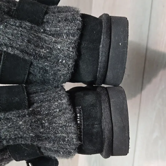 Ugg Australia Women's Black Suede Ankle Boots with Knit Cuff Shoes Sz 7