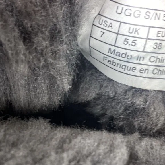 UGG Bailey Button Womens Gray Size 7 Suede Sheepskin Shearling Fur Lined Boots