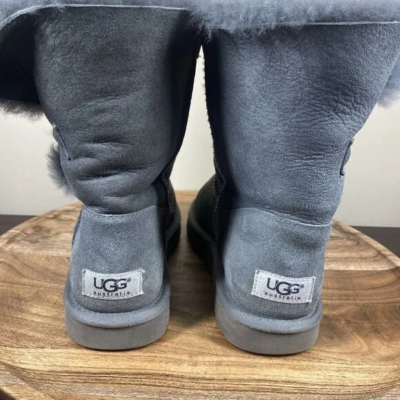 UGG Bailey Button Womens Gray Size 7 Suede Sheepskin Shearling Fur Lined Boots