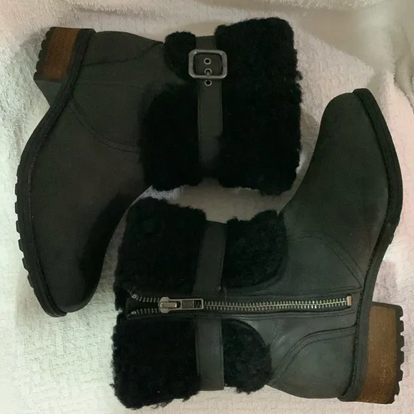 UGG BLAYRE II Buckle Sheepskin Collared BOOT