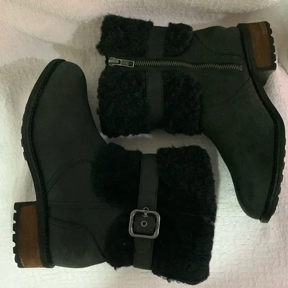 UGG BLAYRE II Buckle Sheepskin Collared BOOT