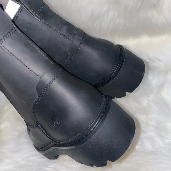 UGG Boots Everdeen lace New in box woman