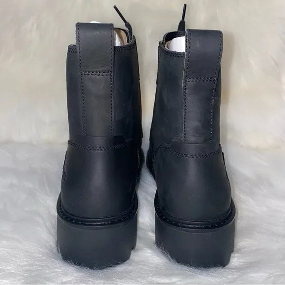 UGG Boots Everdeen lace New in box woman