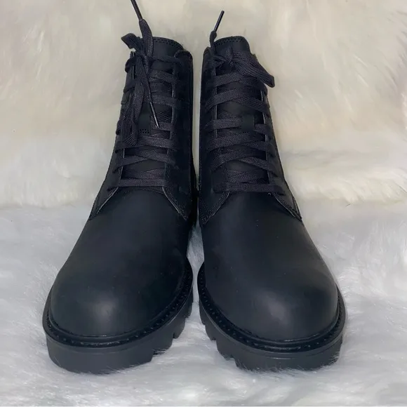 UGG Boots Everdeen lace New in box woman