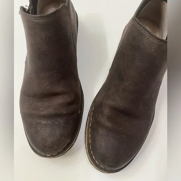 UGG Clementine side zip ankle boots brown leather booties sherpa insole 6