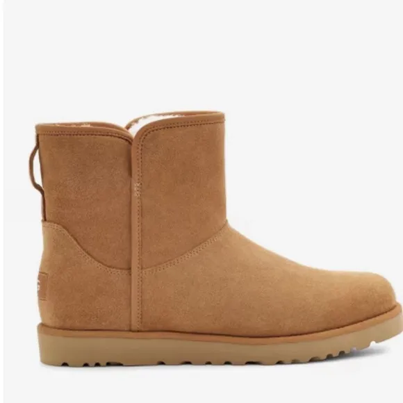 UGG Cory |I Genuine Shearling Lined Boots Sz9.5 in chestnut suedeBrand New