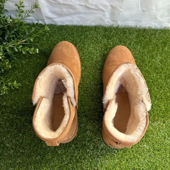 UGG Cory |I Genuine Shearling Lined Boots Sz9.5 in chestnut suedeBrand New