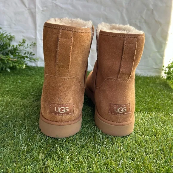 UGG Cory |I Genuine Shearling Lined Boots Sz9.5 in chestnut suedeBrand New