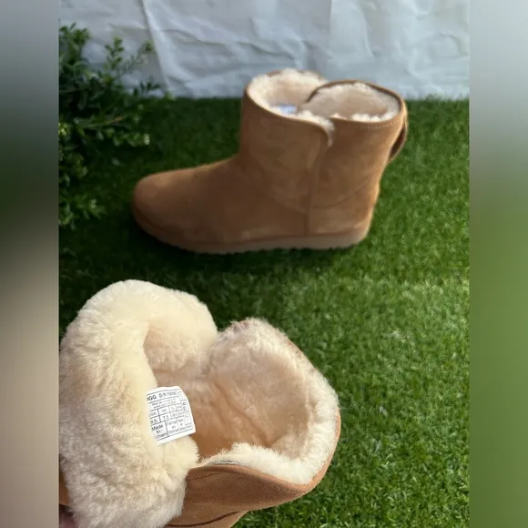 UGG Cory |I Genuine Shearling Lined Boots Sz9.5 in chestnut suedeBrand New