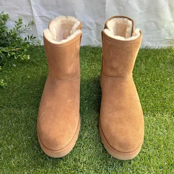 UGG Cory |I Genuine Shearling Lined Boots Sz9.5 in chestnut suedeBrand New