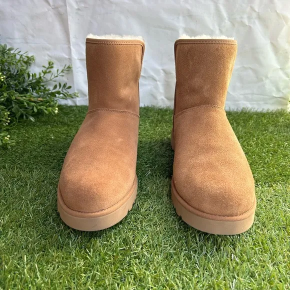 UGG Cory |I Genuine Shearling Lined Boots Sz9.5 in chestnut suedeBrand New