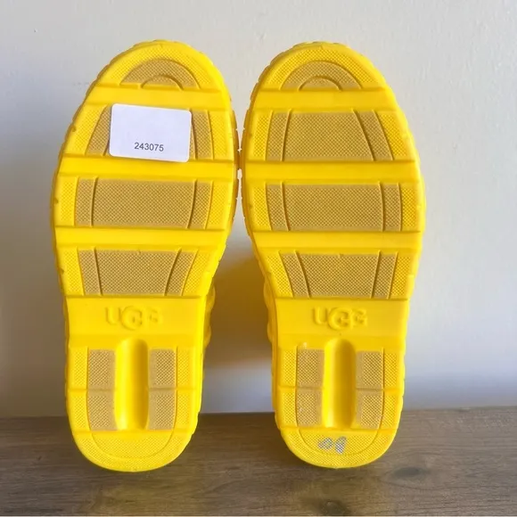Ugg Drizlita Kids Boot Size 2 SKU#243075