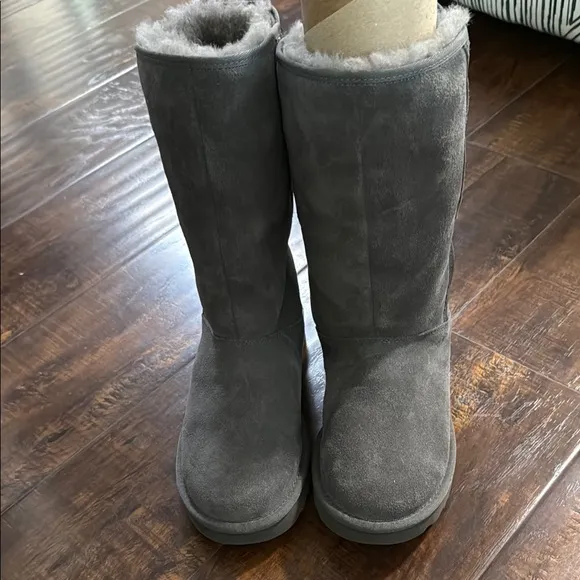 UGG Gray Winter Boots with Plush Lining and Bows