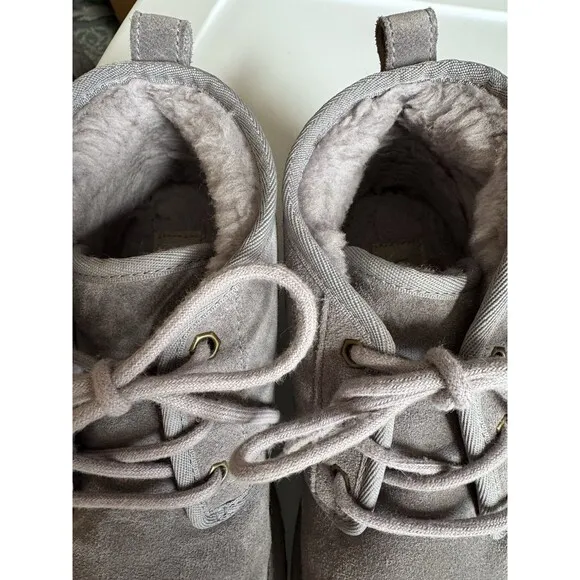 Ugg Grey Chukka Lace Up Ankle Neumel Booties Sz 9 Shearling Lined Shoes