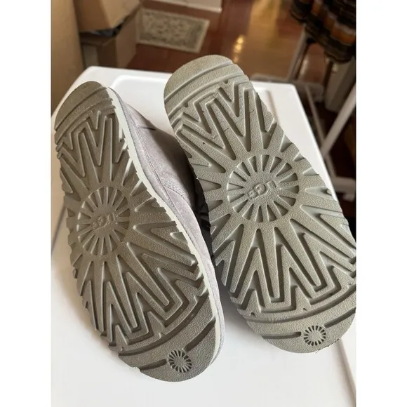 Ugg Grey Chukka Lace Up Ankle Neumel Booties Sz 9 Shearling Lined Shoes