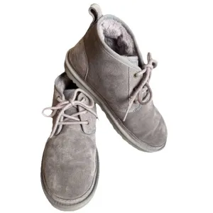 Ugg Grey Chukka Lace Up Ankle Neumel Booties Sz 9 Shearling Lined Shoes