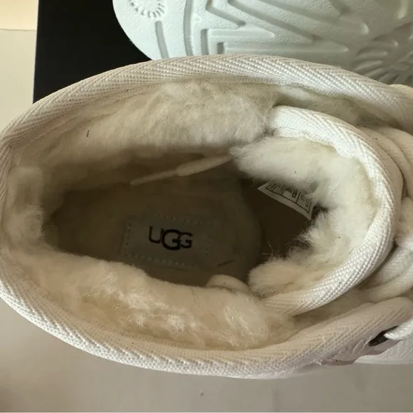 UGG Neumel Pebbled Leather Chukka Boot. Size: 9, 10