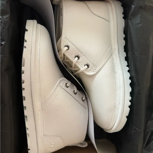 UGG Neumel Pebbled Leather Chukka Boot. Size: 9, 10