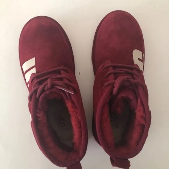 UGG Neumel Suede Leather Red Chopd Split Chukka Boot. Size: 7, 8