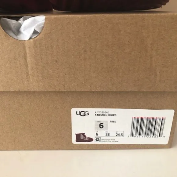 UGG Neumel Suede Leather Red Chopd Split Chukka Boot. Size: 7, 8