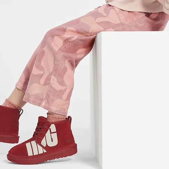 UGG Neumel Suede Leather Red Chopd Split Chukka Boot. Size: 7, 8