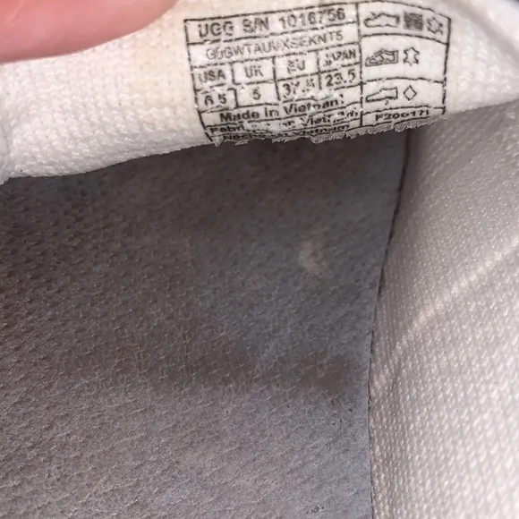 UGG SIZE 6.5 SLIP ON SHOES