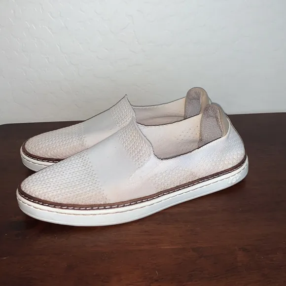 UGG SIZE 6.5 SLIP ON SHOES