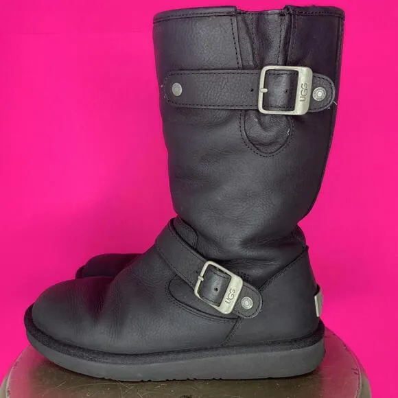 UGG Sutter Black Leather Double Buckle Sheepskin Lined Pull-On Boot Sz 7