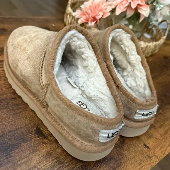 UGG Tan Suede Slip-On Women Shoes size (9)