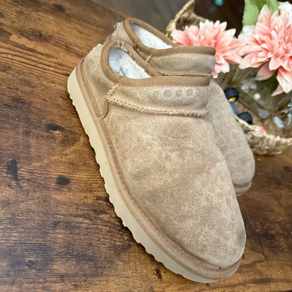 UGG Tan Suede Slip-On Women Shoes size (9)