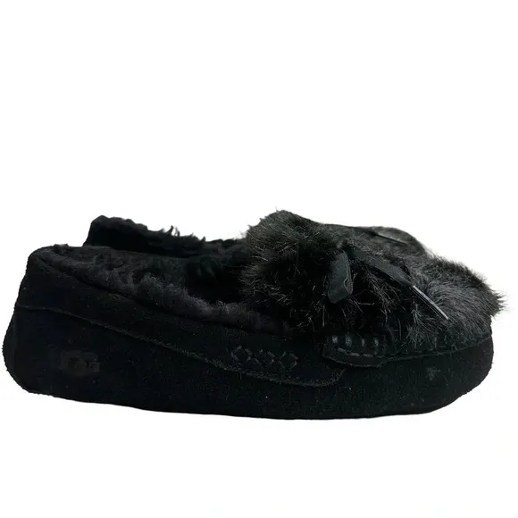 UGG Women's Black Sued Ansley Shaine Slipper.  Sz: 5