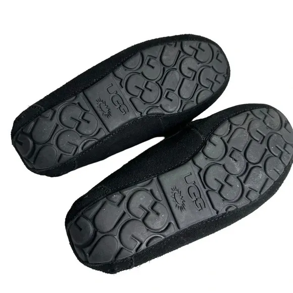 UGG Women's Black Sued Ansley Shaine Slipper.  Sz: 5