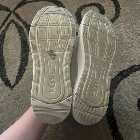 UGG Women's Cream Sneakers size 8 casual trendy chunky