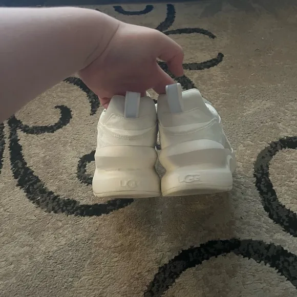 UGG Women's Cream Sneakers size 8 casual trendy chunky