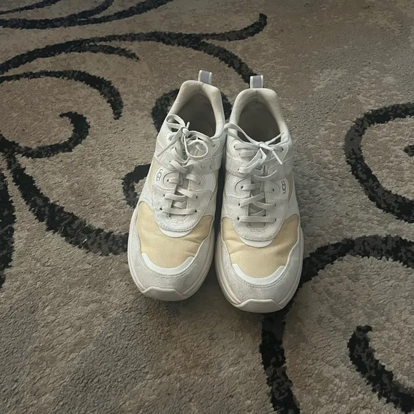 UGG Women's Cream Sneakers size 8 casual trendy chunky