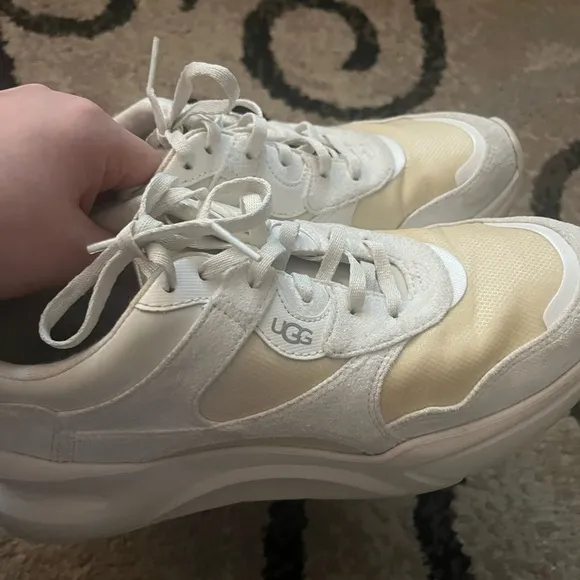 UGG Women's Cream Sneakers size 8 casual trendy chunky