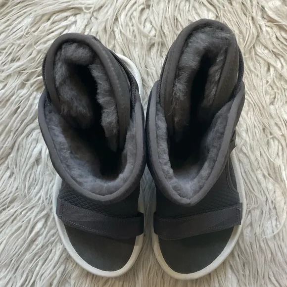 UGG x Teva Dark Gull Gray Sheepskin Hybrid Open Toe Fur Lined Boot EUC Size 8.5