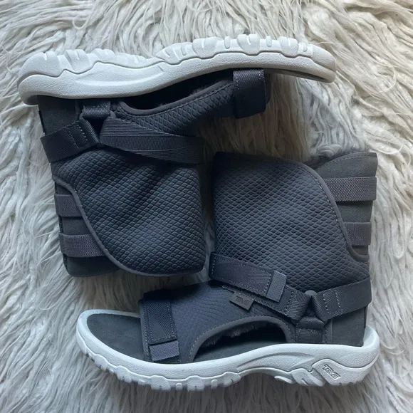 UGG x Teva Dark Gull Gray Sheepskin Hybrid Open Toe Fur Lined Boot EUC Size 8.5
