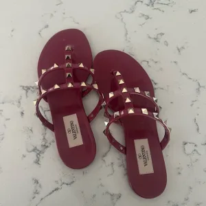 Valentino Garavani PVC Jelly Rockstud Caged Flat Thong Sandals 35 BlossomGold