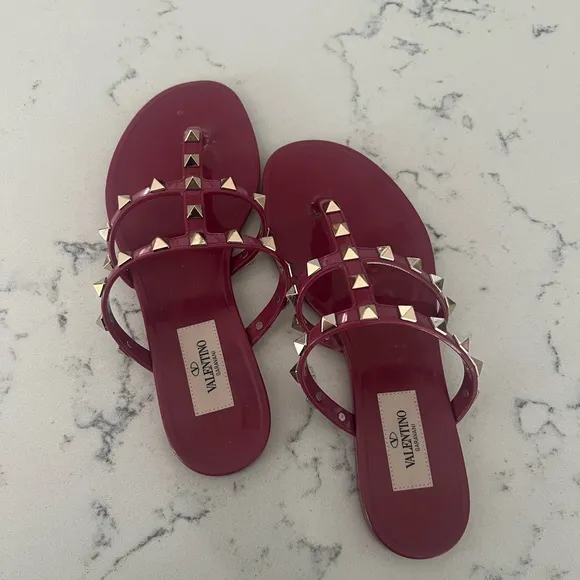 Valentino Garavani PVC Jelly Rockstud Caged Flat Thong Sandals 35 BlossomGold