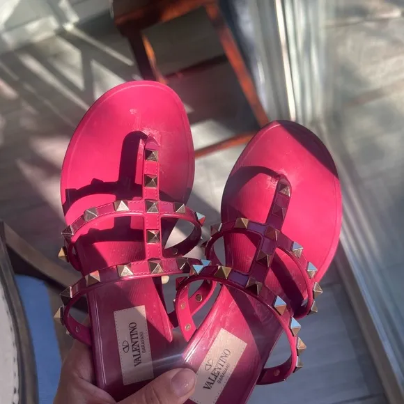 Valentino Garavani PVC Jelly Rockstud Caged Flat Thong Sandals 35 BlossomGold