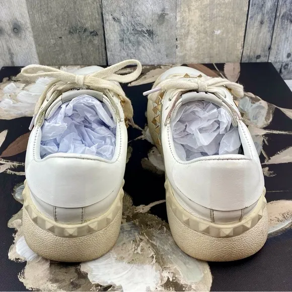 Valentino Rockstud Untitled Open in White Size 8.5.