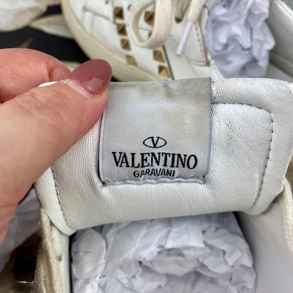 Valentino Rockstud Untitled Open in White Size 8.5.