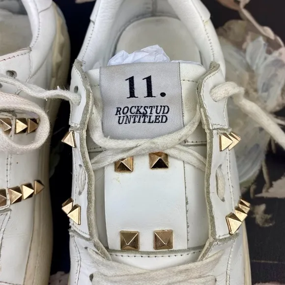 Valentino Rockstud Untitled Open in White Size 8.5.