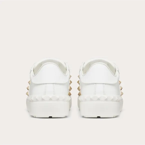Valentino Rockstud Untitled Open in White Size 8.5.