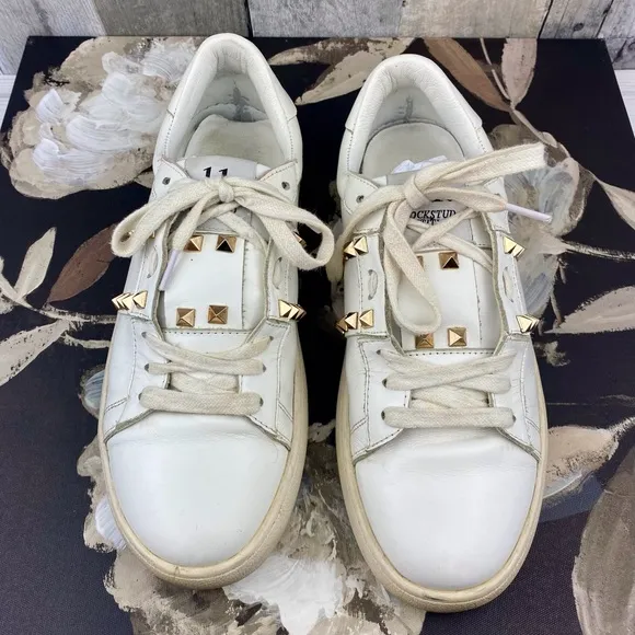 Valentino Rockstud Untitled Open in White Size 8.5.
