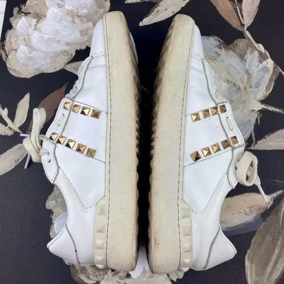 Valentino Rockstud Untitled Open in White Size 8.5.