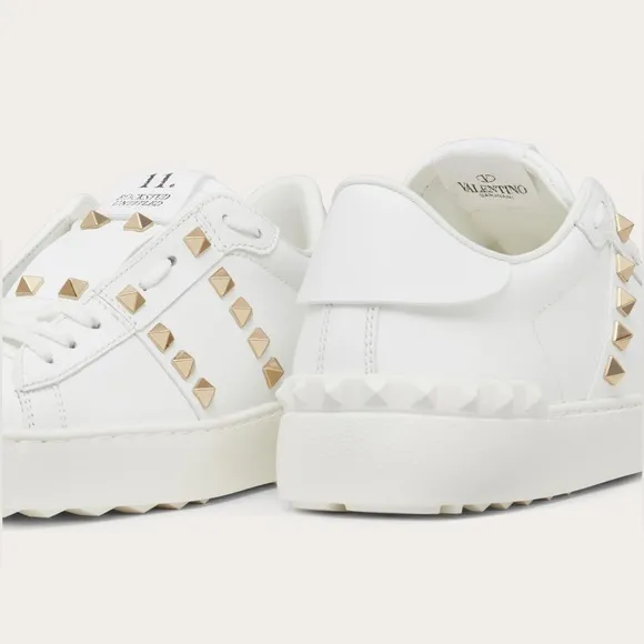 Valentino Rockstud Untitled Open in White Size 8.5.