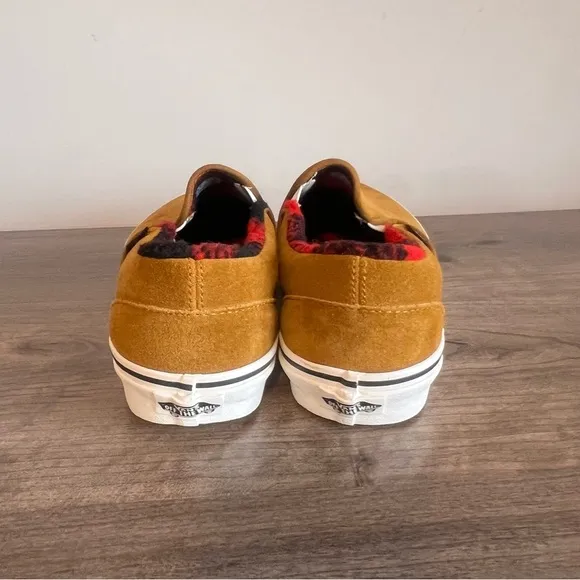 VANS Cozy Hug Unisex Slip On Shoe Size 9 or 10.5 #093